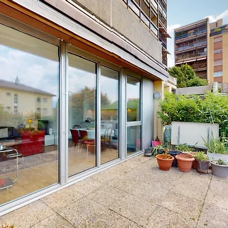 公寓 Bright Flat Overlooking Geneva 蒙特勒