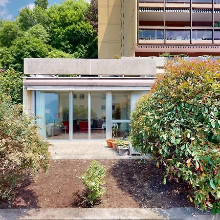 Bright Flat Overlooking Geneva * 蒙特勒